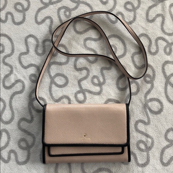 kate spade Handbags - Kate Spade Cream Crossbody